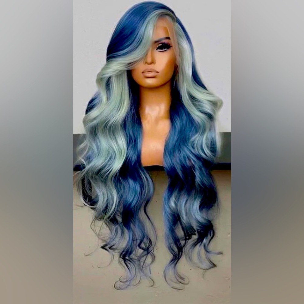 Beautiful wig blue and white.